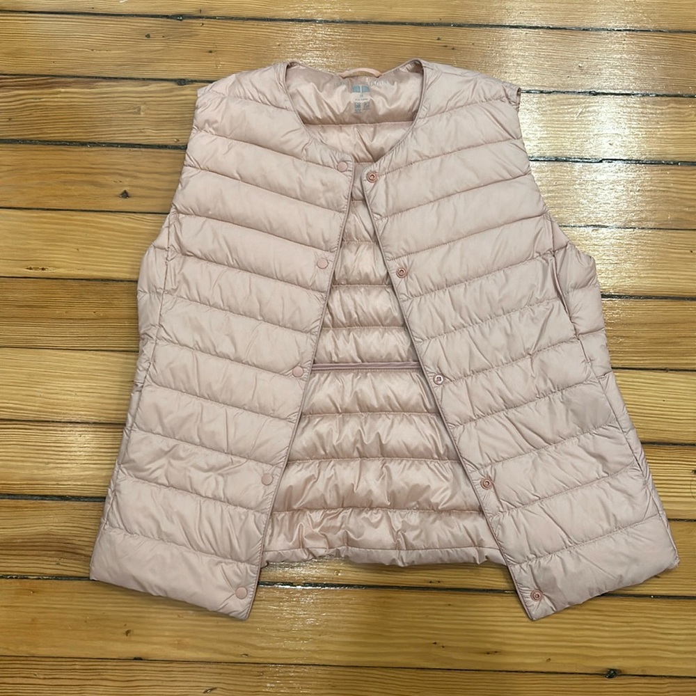 Uniqlo Ultra Light Down pink vest